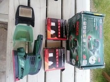 Bosch UniversalGrassCut 18V-260 & PSM 18 LI + 3 Batteries, Cordless Bundle